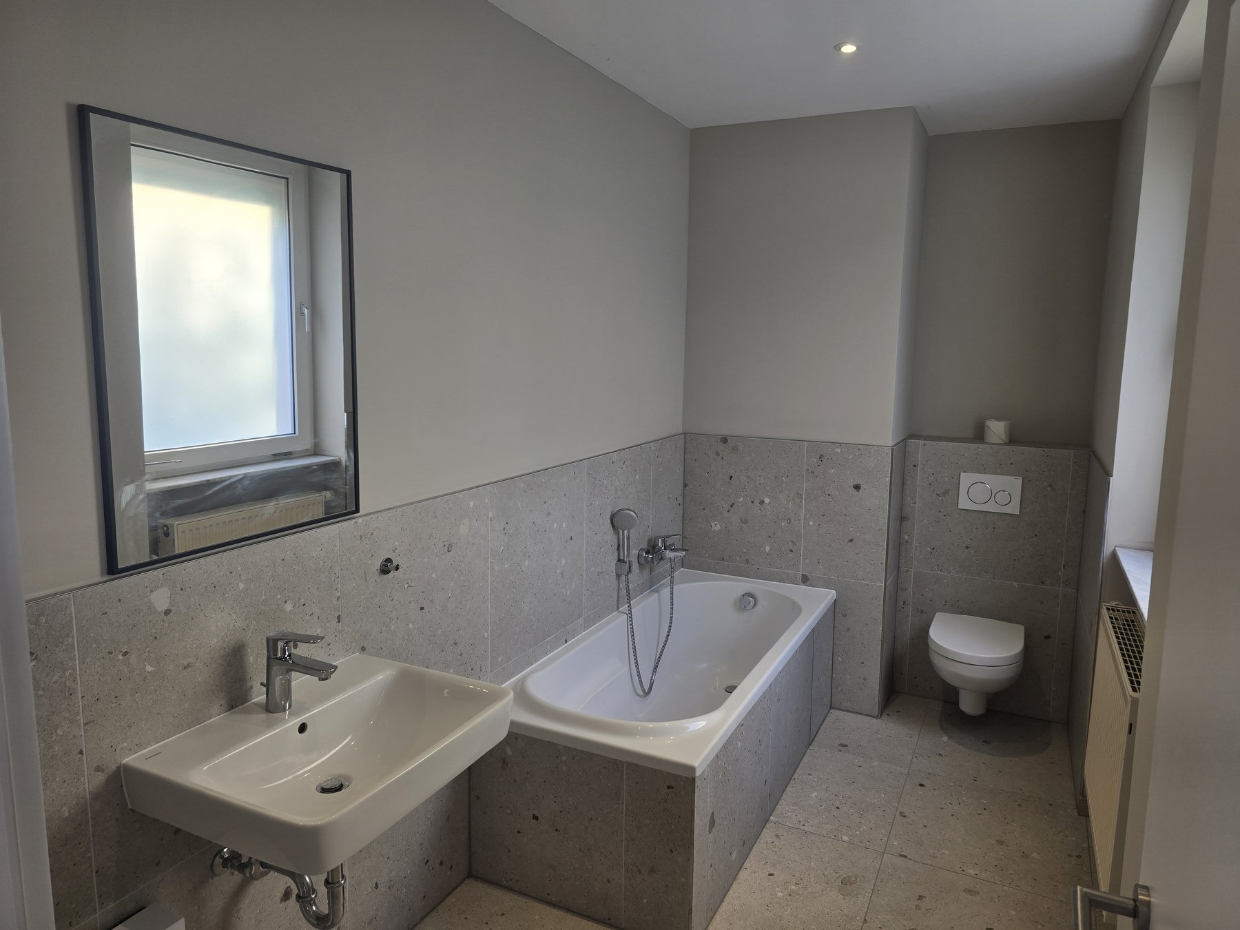 Spacious 4-BR townhouse near Volkspark - 10 min walk to downtown Kaiserslautern