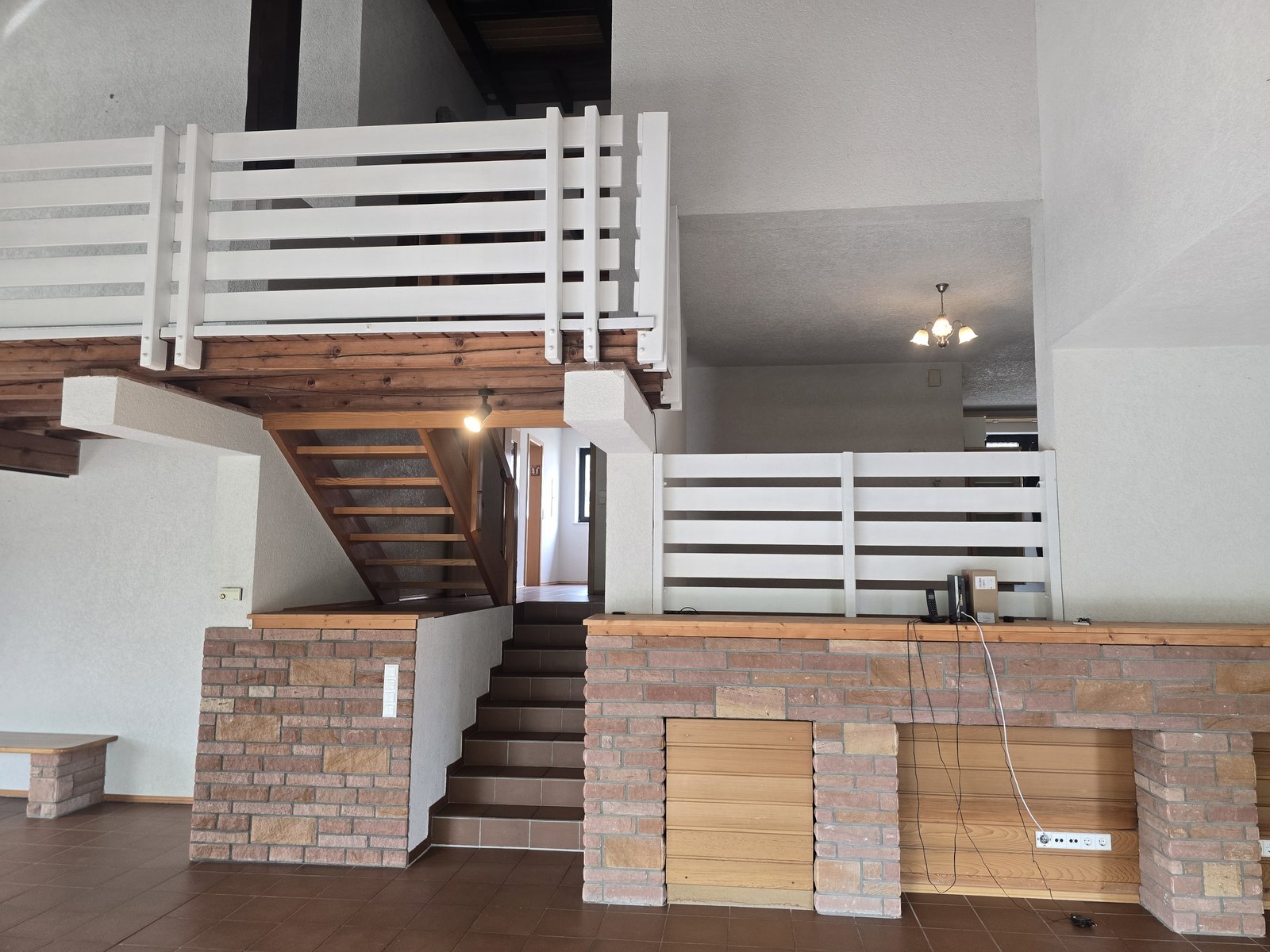 Spacious 5-BR with huge view balcony in Kaiserslautern South - near the forest